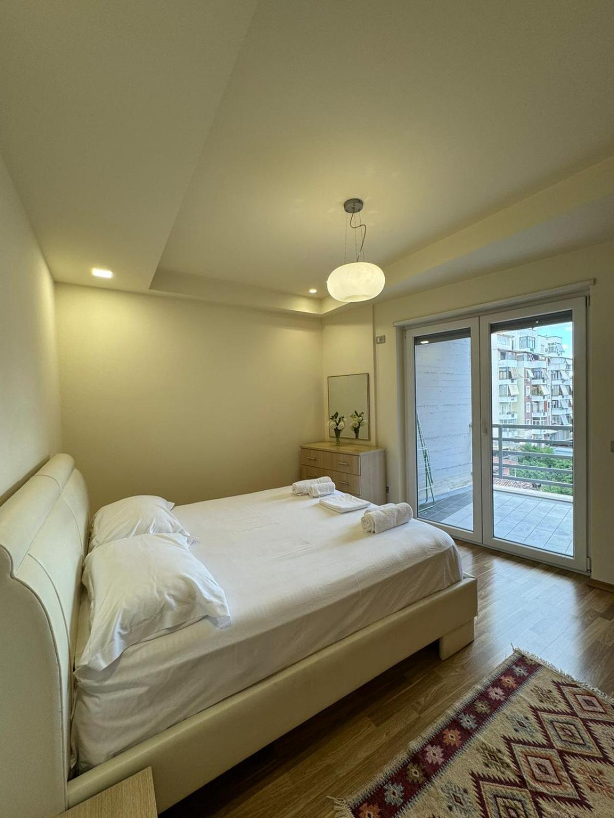 Diem Apartment Near Pazari I Ri 티라나 외부 사진