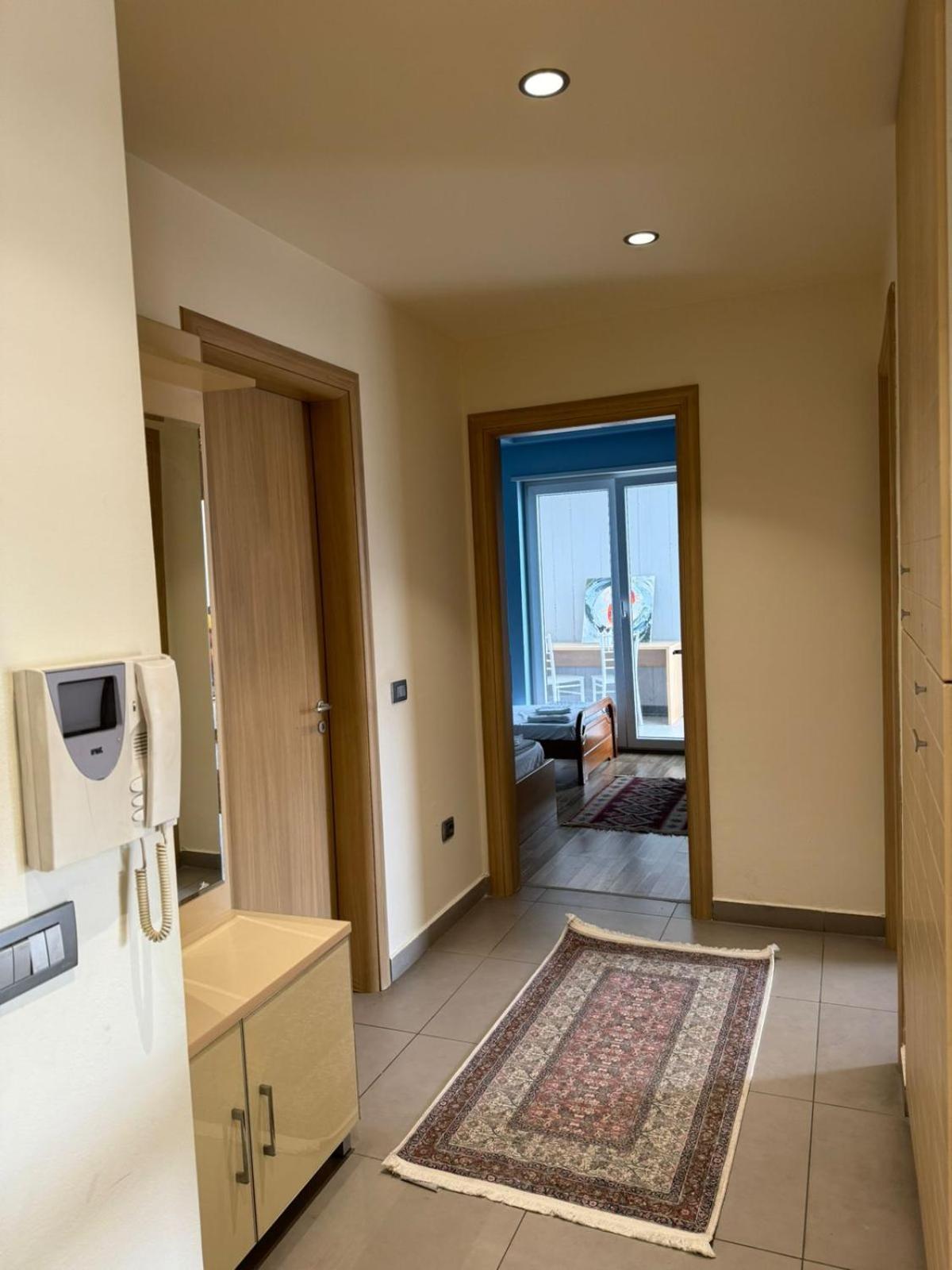 Diem Apartment Near Pazari I Ri 티라나 외부 사진
