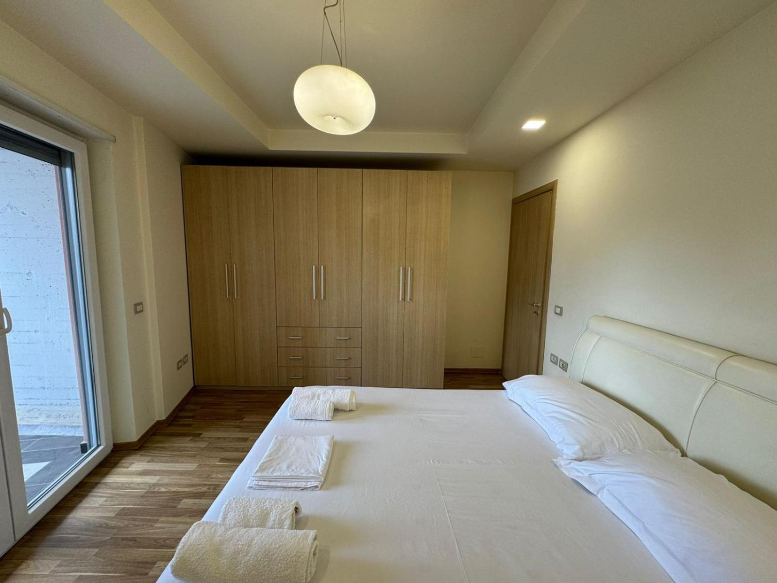Diem Apartment Near Pazari I Ri 티라나 외부 사진