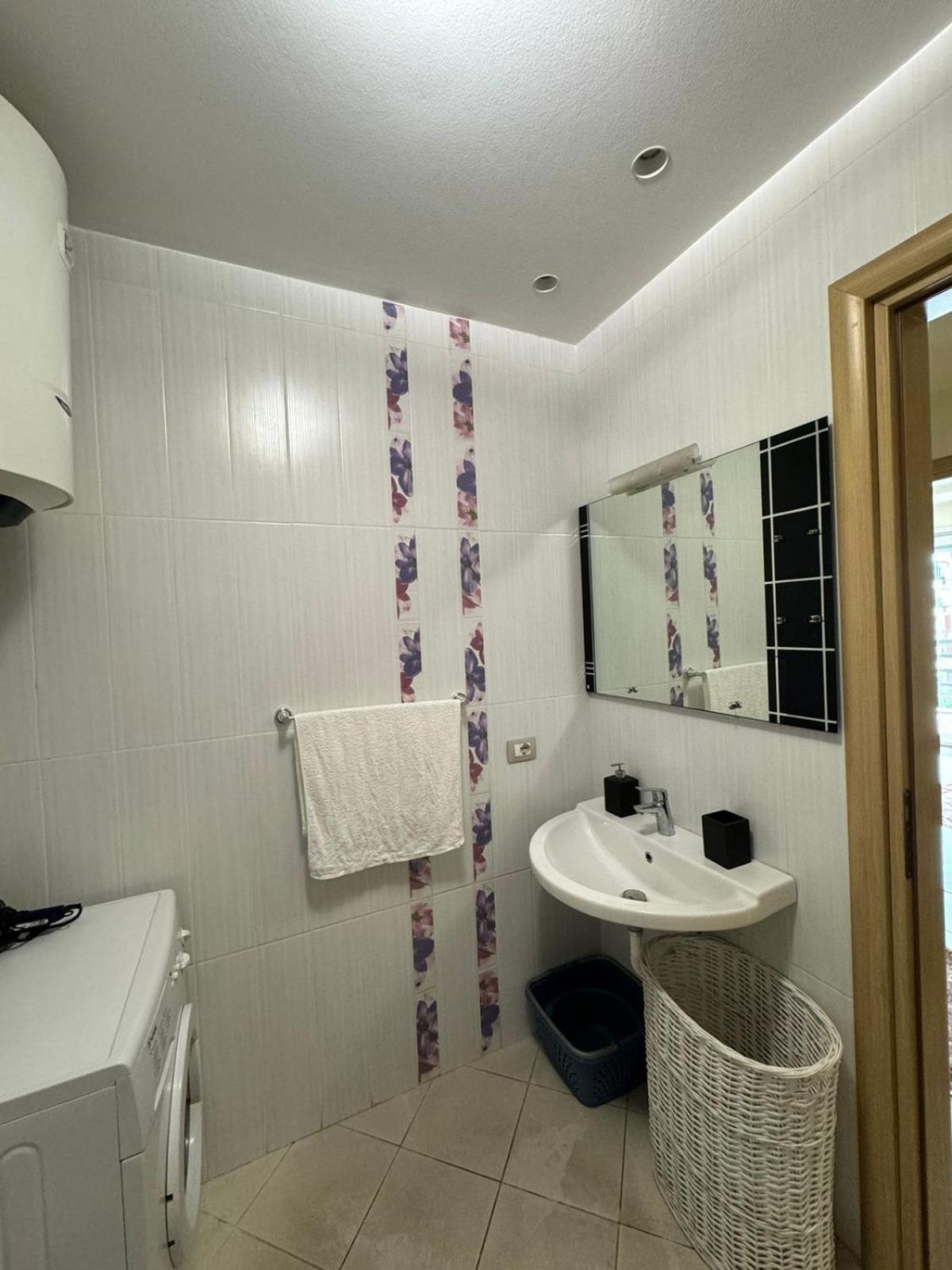 Diem Apartment Near Pazari I Ri 티라나 외부 사진