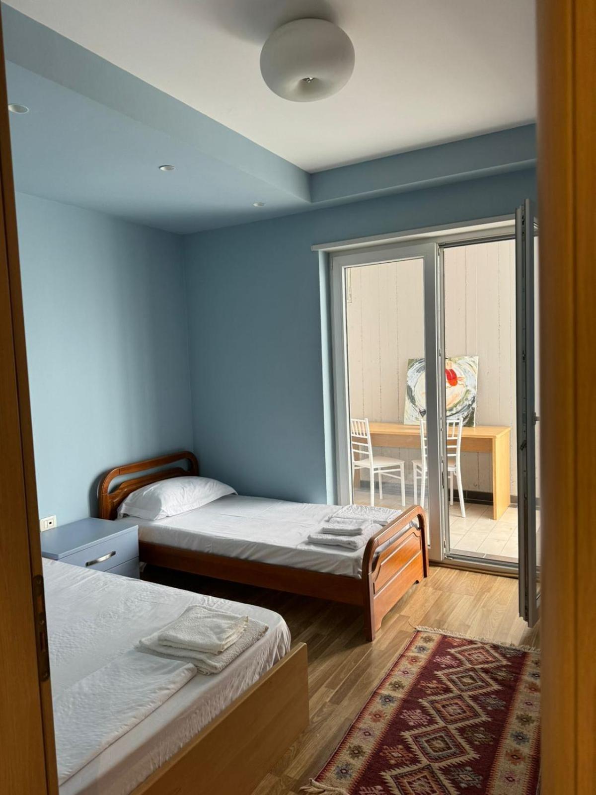 Diem Apartment Near Pazari I Ri 티라나 외부 사진