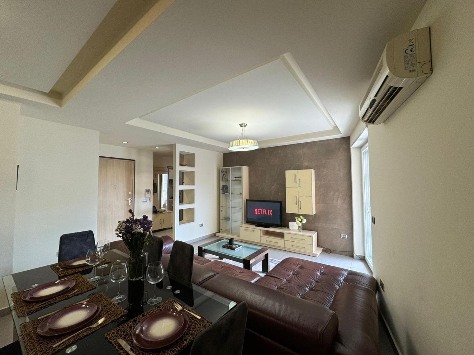 Diem Apartment Near Pazari I Ri 티라나 외부 사진